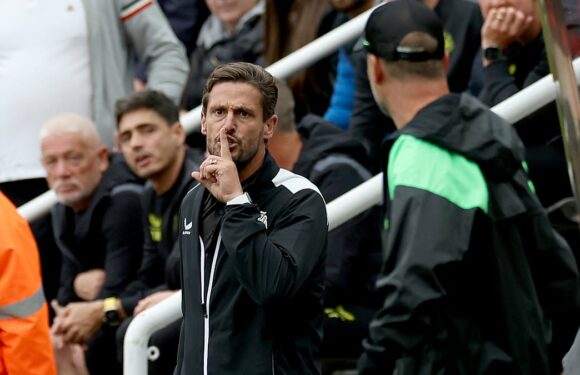 Rio Ferdinand backs Jason Tindall and his touchline displays