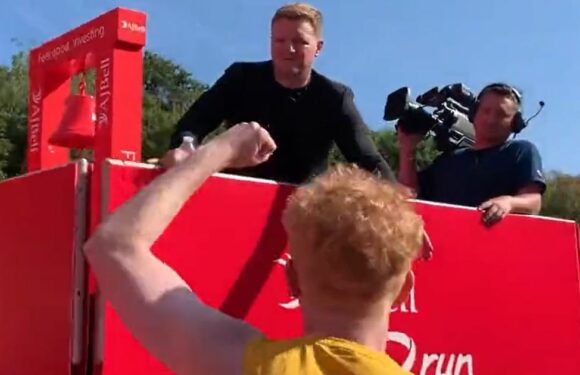 Cheeky Sunderland fan ‘mugs off’ Eddie Howe with gesture at Great North Run