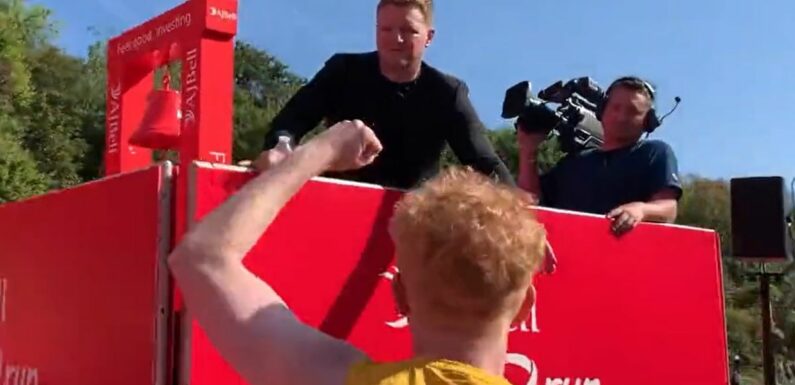 Cheeky Sunderland fan ‘mugs off’ Eddie Howe with gesture at Great North Run