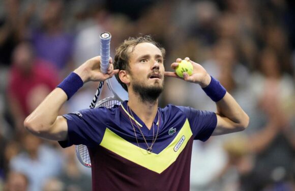 Daniil Medvedev upsets Carlos Alcaraz to set up rematch of 2021 US Open final