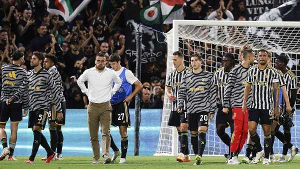 Juventus concede bizarre own goal during 4-2 loss to Sassuolo