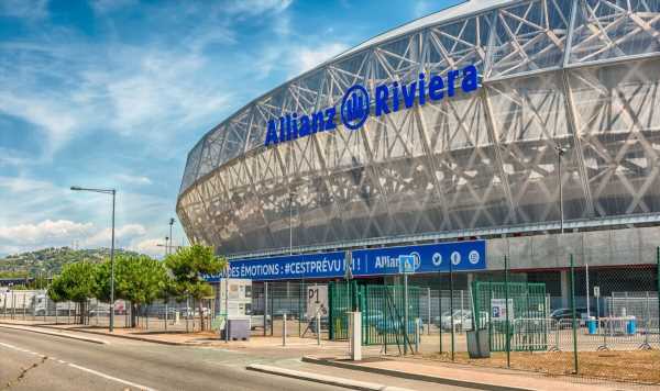 Ligue 1 star ‘threatens to jump off bridge’ as emergency services rush to scene