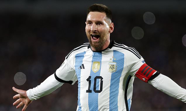 Lionel Messi scores free kick to lead Argentina to 1-0 vs. Ecuador