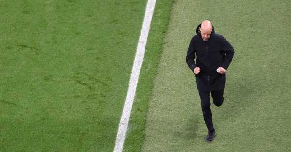 Man Utd fans convinced Ten Hag sneaked off for a poo during Crystal Palace game