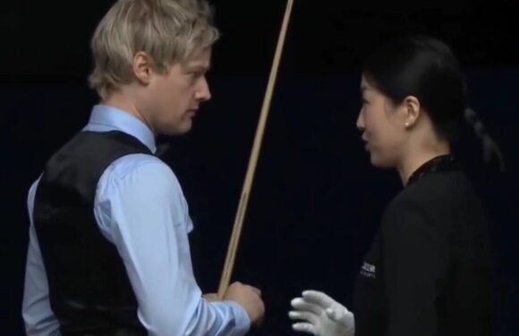 Snooker star Neil Robertson told off during match in strange banana incident