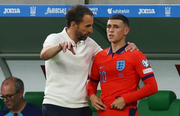 Southgate set to resist temptation to play Foden centrally for England