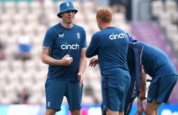 Stuart Broad believes Andrew Flintoff will have big impact on England squad