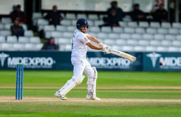 Surrey close on title as rivals Essex beaten by Liam Dawson-inspired Hampshire