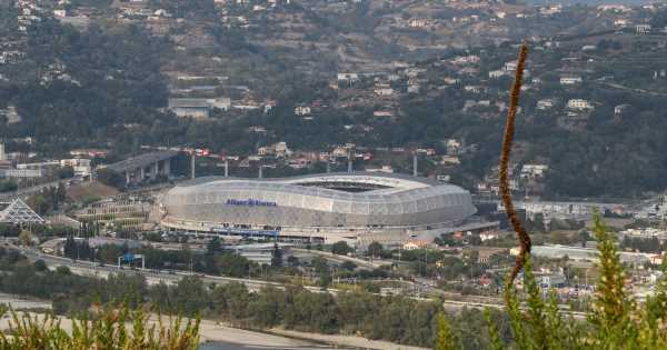 Top flight footballer threatening to jump off bridge as club try to talk to him