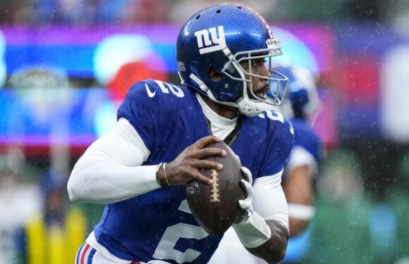 Giants QB Tyrod Taylor taken to local hospital after suffering ribs injury vs. Jets