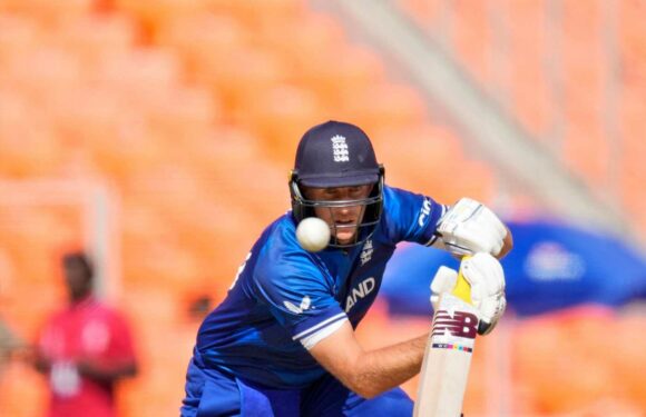 Joe Root leads England to 282 for nine in World Cup opener against New Zealand