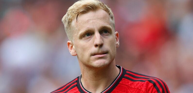 Man Utd could finally offload Donny van de Beek as manager name-drops Dutchman