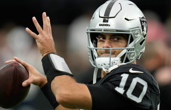 Raiders QB Jimmy Garoppolo (back) set to play vs. Lions on Monday night