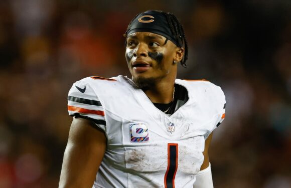 Bears QB Justin Fields (right thumb) has no injury designation, good to go Sunday vs. Lions