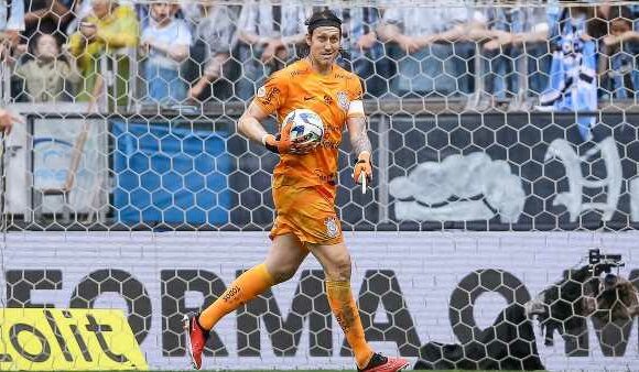 Corinthians goalkeeper makes no attempt to save free-kick