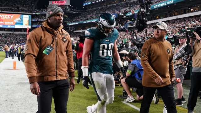 Eagles TE Dallas Goedert suffers fractured forearm, expected to have surgery and miss around four weeks 