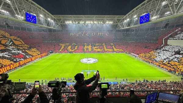 THE NOTEBOOK: Man United met with huge 'Welcome to Hell' collage