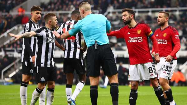 Manchester United look like a pub team after a night out